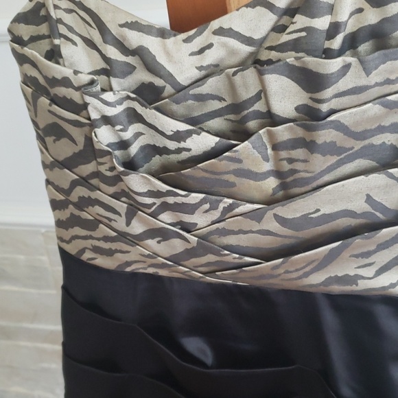 Dress - Picture 3 of 4